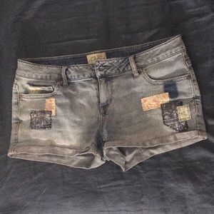 Aeropostale jean shorts with floral patches
